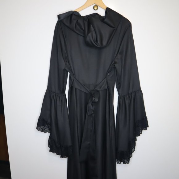 3XL Lace Witch Costume with hood - Picture 3 of 8